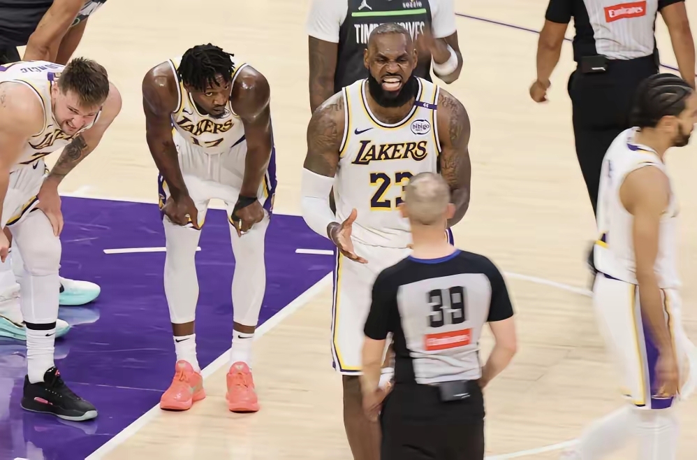 开云-科维托娃意外战胜湖人，出色防守引爆全场！