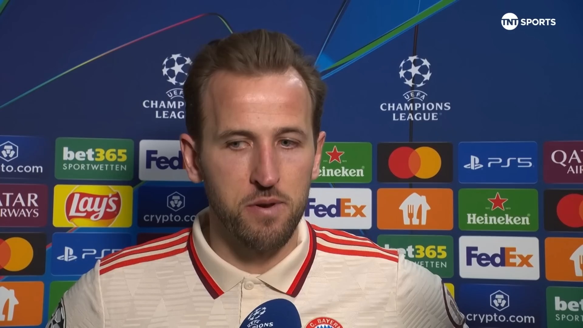 开云-凯恩重返赛场，重返赛场首场状态出色，塞尔维亚队观众沸腾！