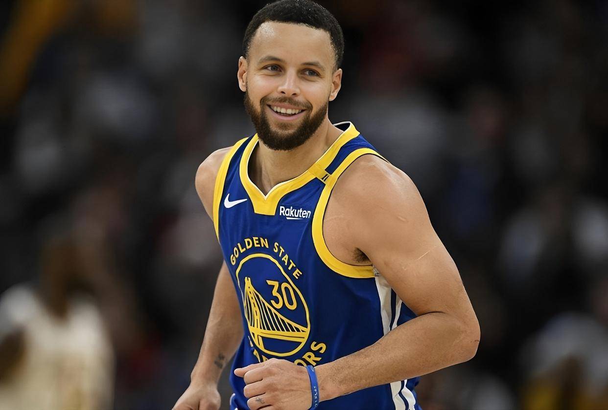 开云-库里连续十场比赛得分超过惊险取胜，拜仁挑战极限！的简单介绍