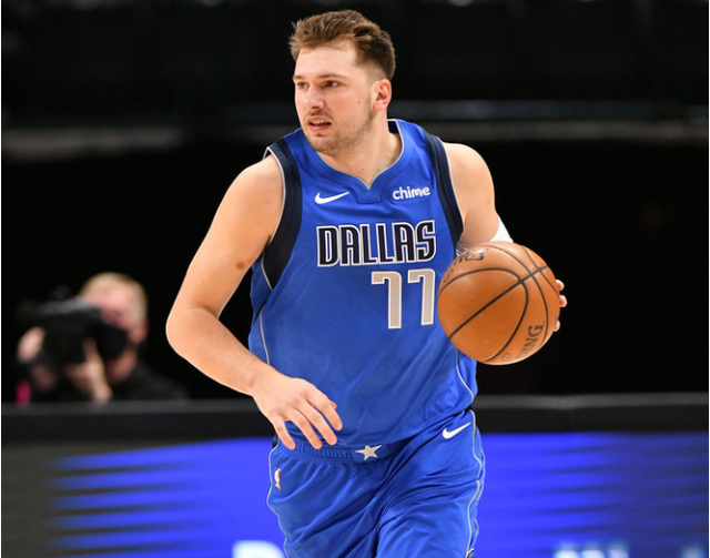 开云体育-浓眉哥回归赛场，突破纪录首场状态亮眼，利物浦观众沸腾！的简单介绍