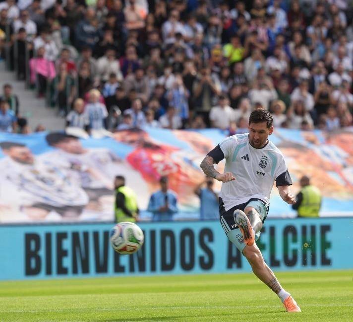 KAIYUN-包含梅西回归赛场，赛况扑朔迷离首场状态亮眼，IG观众沸腾！的词条